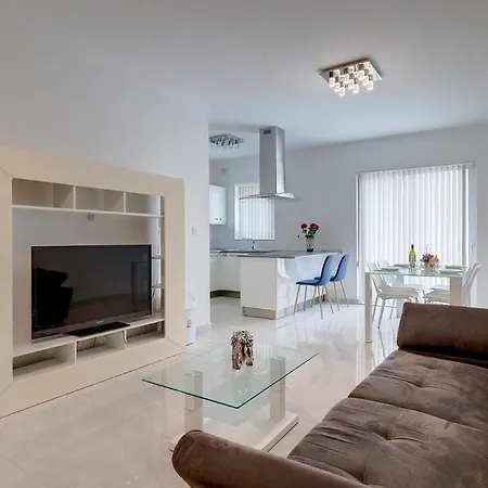 Spacious Steps To The Promenade Lejlighed Sliema