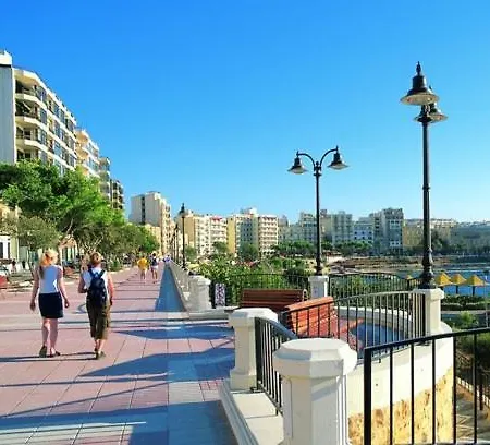 Spacious Steps To The Promenade Lejlighed Sliema