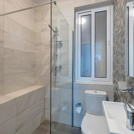 Spacious Steps To The Promenade Appartamento Sliema