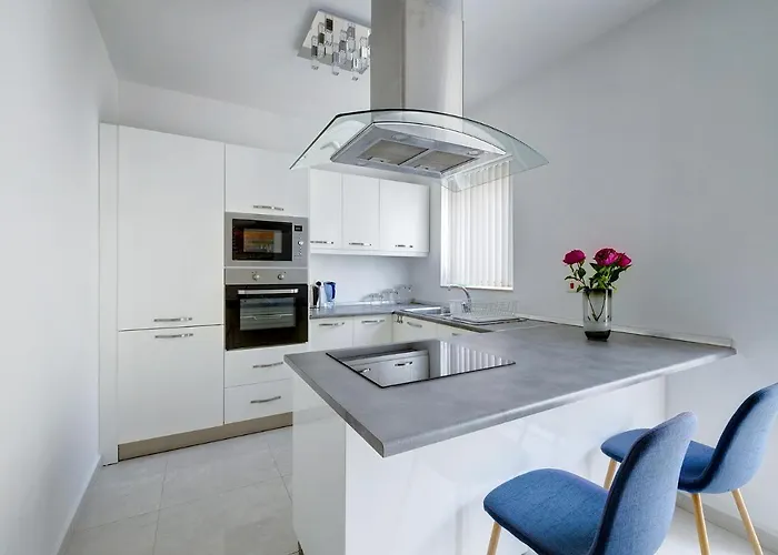 Spacious Steps To The Promenade * Sliema