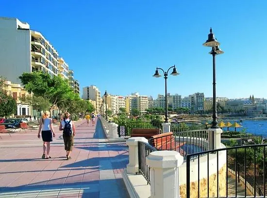 Spacious Steps To The Promenade Apartamento Sliema