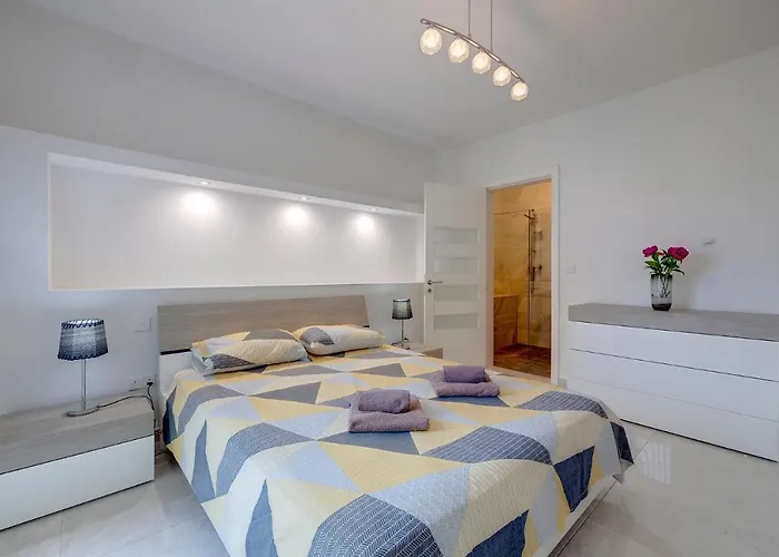 Apartamento Spacious Steps To The Promenade *