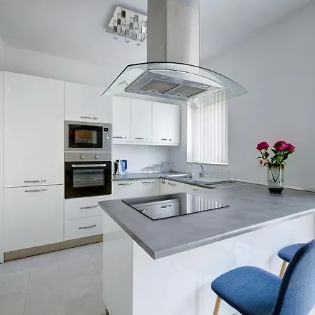 Spacious Steps To The Promenade * Sliema